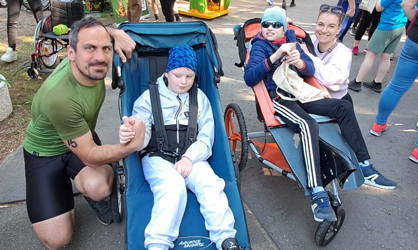 Mozgássérült gyerekek is részt vettek a debreceni állatkerti futáson