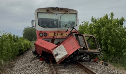 Vonat és traktor ütközött Tiszalökön