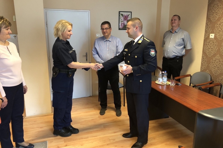 Elismerést kapott a kabai iskolaőr