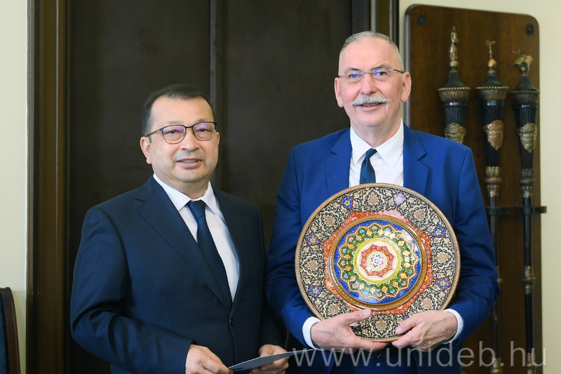 Üzbég kapcsolatokat épít a Debreceni Egyetem