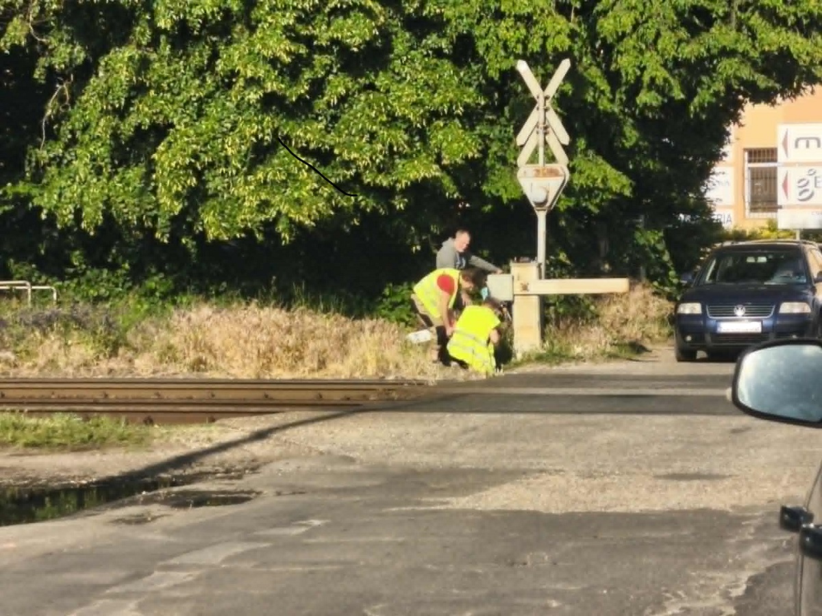 Letört a félsorompó egyik karja Debrecenben, a Kassai út végén