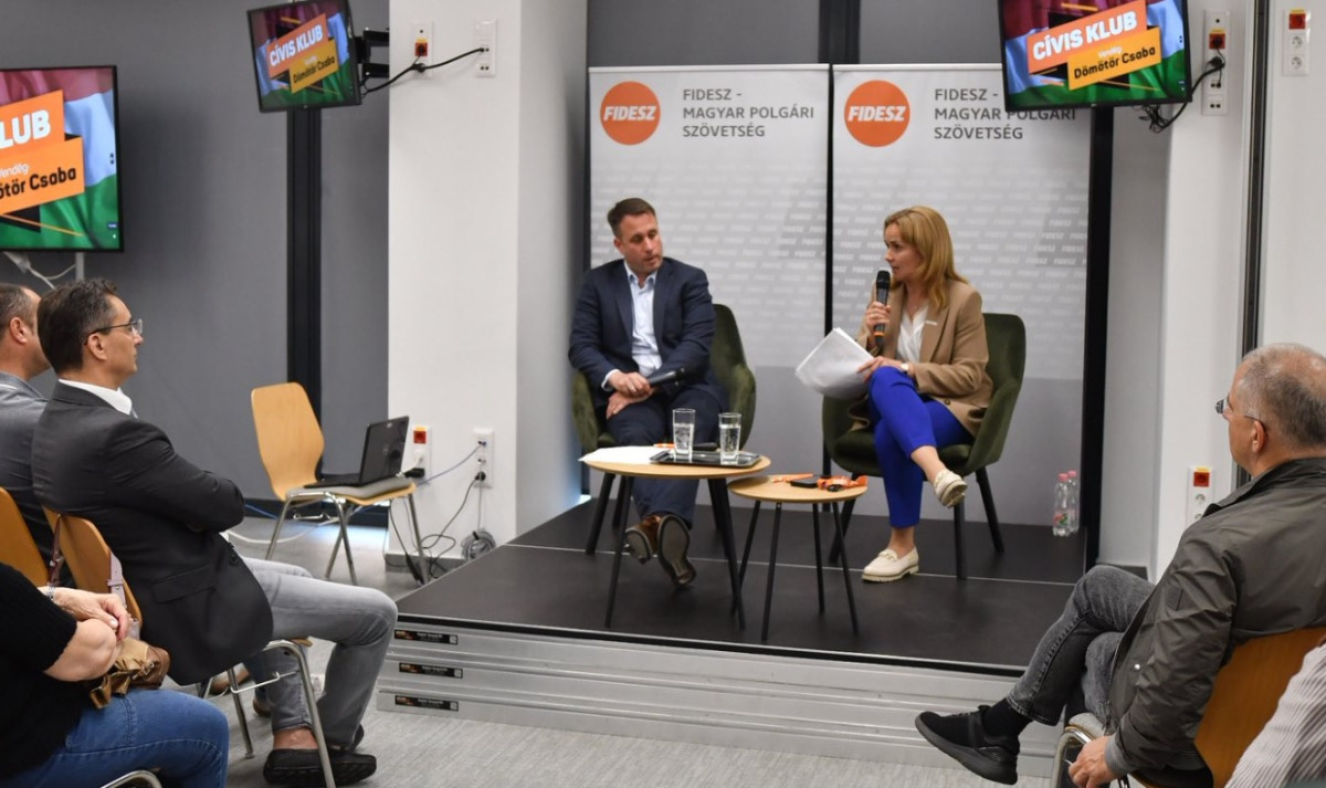 Dömötör Csaba tolta a propagandát a debreceni fideszes képviselőknek és a hívőknek