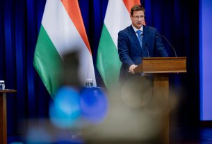Gulyás Gergely. Kormányinfó. Politika. Fotó: Gulyás Gergely hivatalos FB