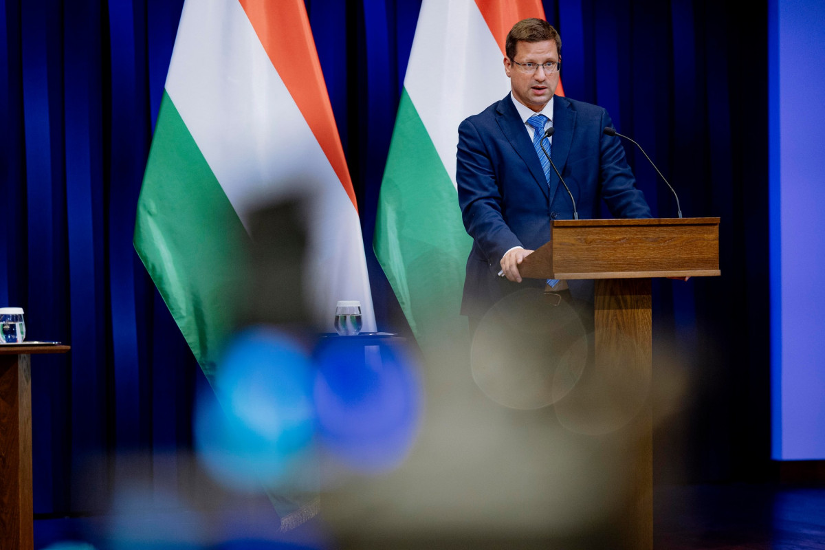 Gulyás Gergely. Kormányinfó. Politika. Fotó: Gulyás Gergely hivatalos FB