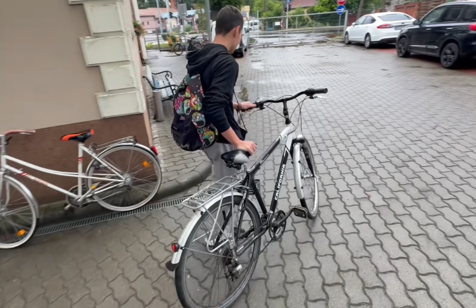 Húsz biciklit osztottak ki a rászorulóknak Vámospércsen