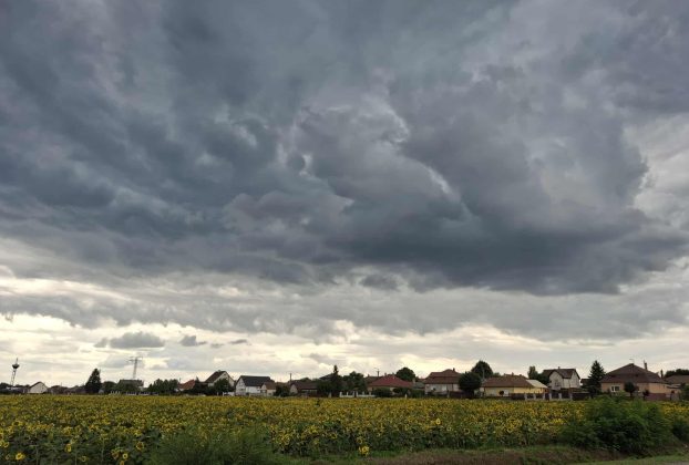 Zivatar, jégeső, hidegfront érkezik