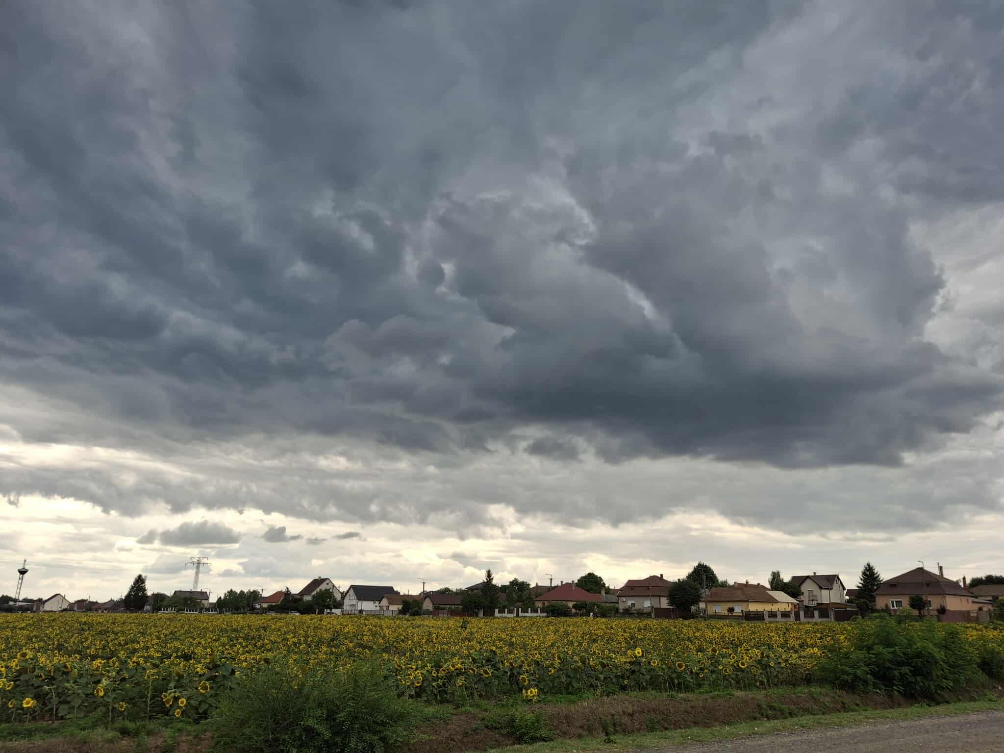 Zivatar, jégeső, hidegfront érkezik