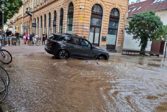 Csőtörés Debrecenben, a Hal közben