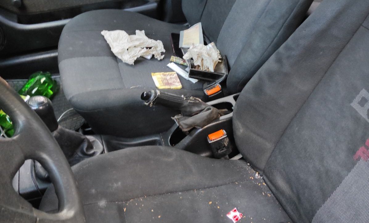 Kábítószert találtak a debreceni sofőr kesztyűtartójában