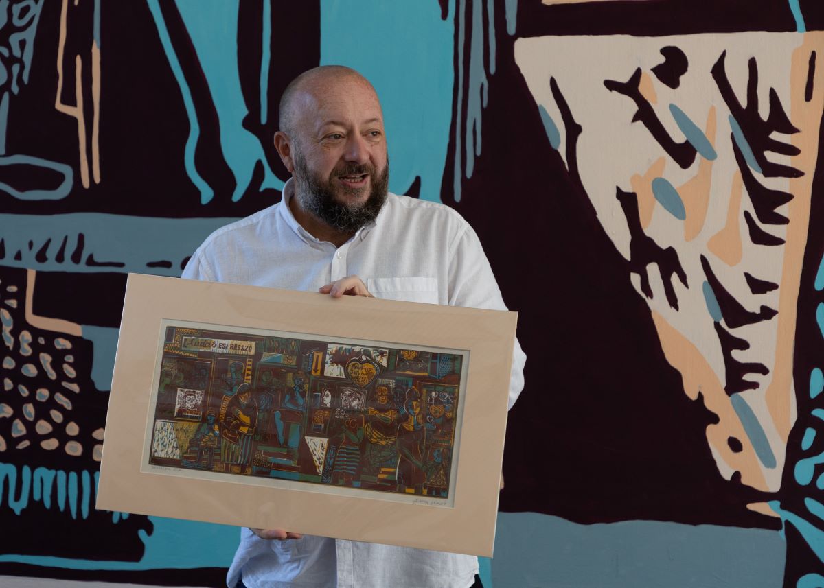 Felavatták a Batthyány utcai falfestményt Debrecenben