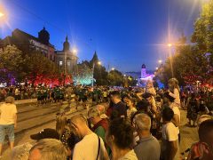 Esti virágkarneváli felvonulás Debrecenben