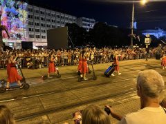 Esti virágkarneváli felvonulás Debrecenben