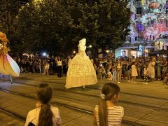 Esti virágkarneváli felvonulás Debrecenben