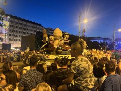 Esti virágkarneváli felvonulás Debrecenben