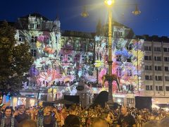 Esti virágkarneváli felvonulás Debrecenben