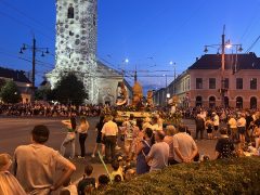 Esti virágkarneváli felvonulás Debrecenben