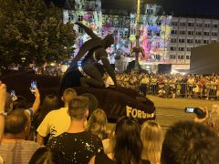 Esti virágkarneváli felvonulás Debrecenben