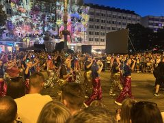 Esti virágkarneváli felvonulás Debrecenben