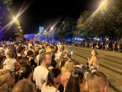 Esti virágkarneváli felvonulás Debrecenben