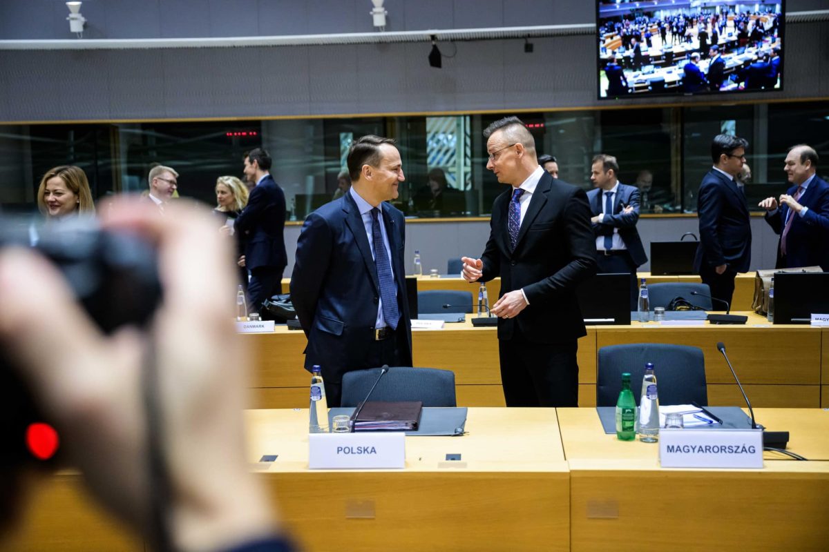 Sikorski Szijjártó