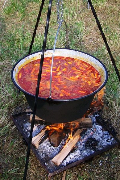 Bográcsozás, slambuc, pörkölt