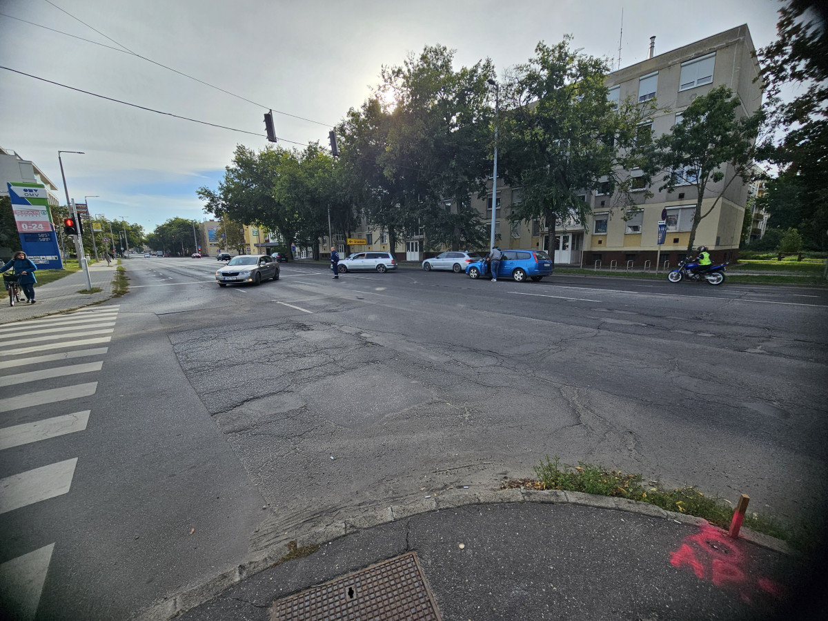 Két autó ütközött Debrecenben