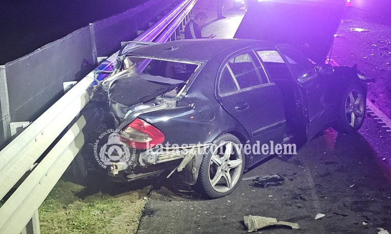 Kisteherautó és személyautó ütközött Debrecen közelében