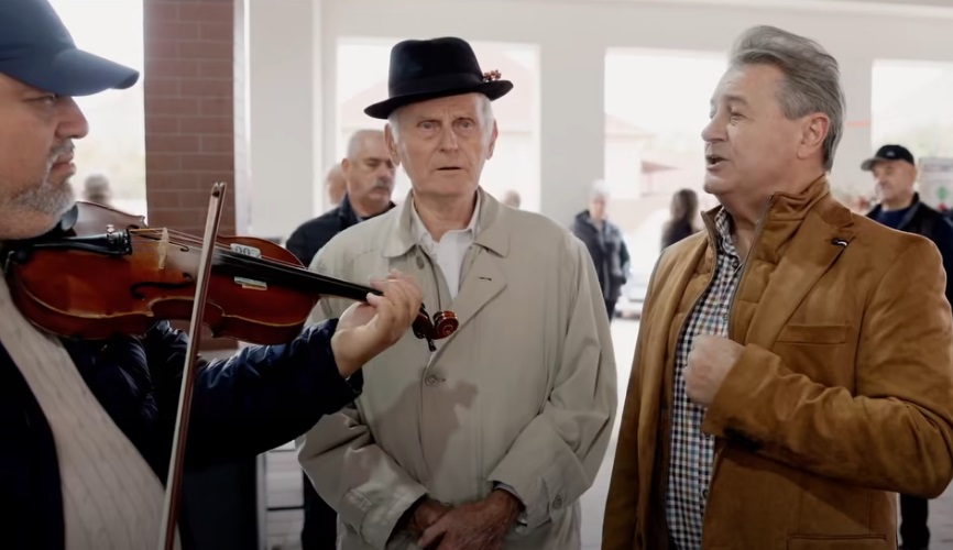 Tasó László Tégláson, a kolbásztöltő napon