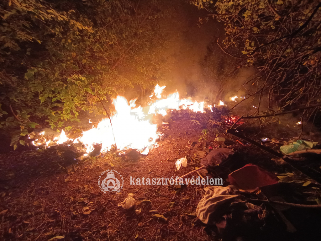 Szemét gyulladt ki Debrecenben