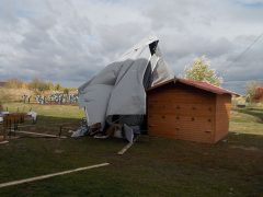 Derecskén egy kétszáz négyzetméteres rendezvénysátrat kapott fel a szél