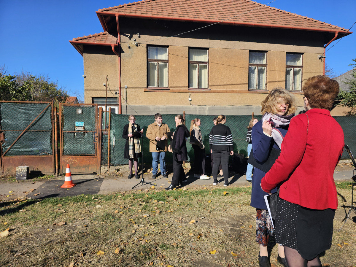 Botlatókő őrzi Fahidi Éva holokauszt-túlélő író emlékét Debrecenben
