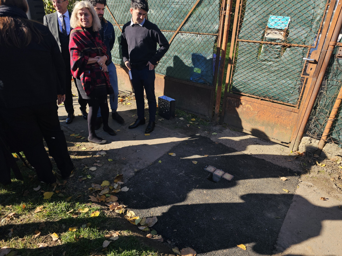 Botlatókő őrzi Fahidi Éva holokauszt-túlélő író emlékét Debrecenben