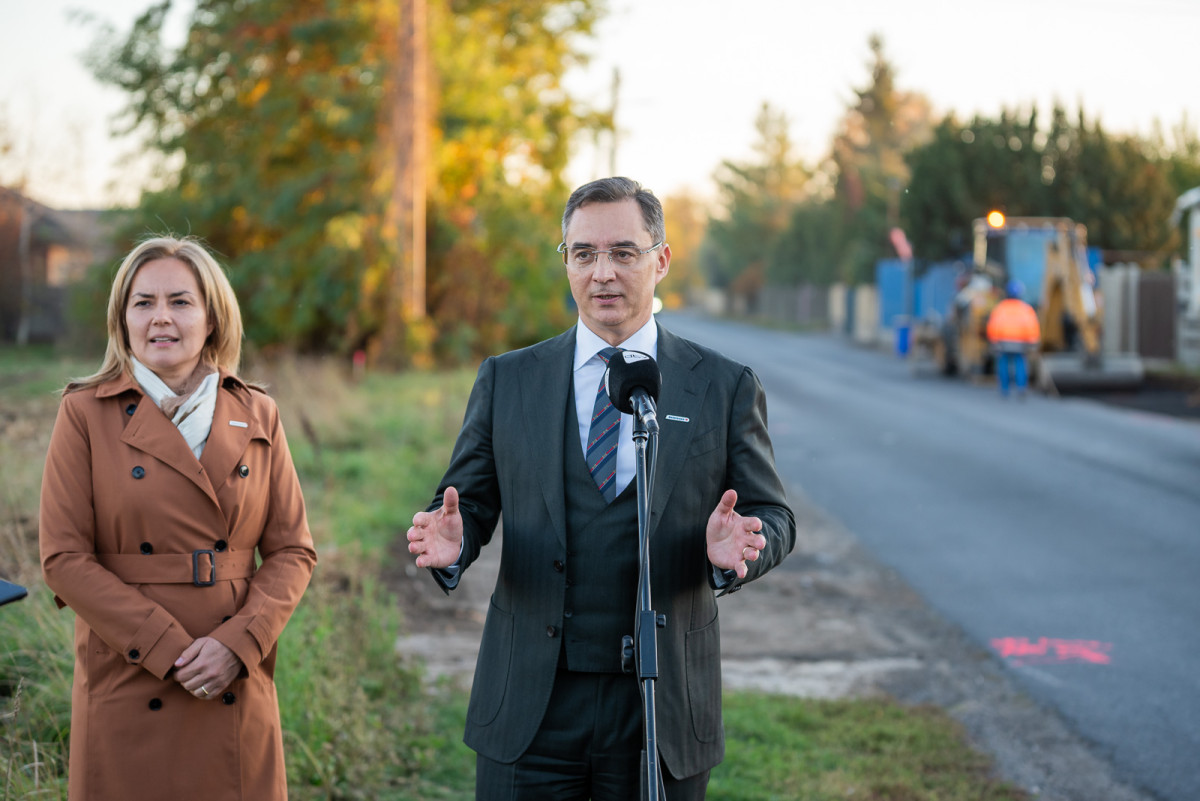 Papp László és Széles Diána a Határ úton