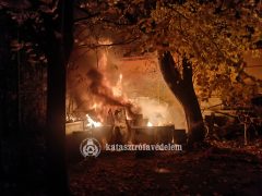 Tűz volt egy debreceni vendéglátóhely udvarán