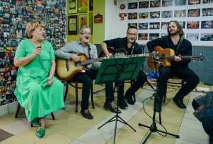 Megnyílt Asbóth Anikó visszatekintő tárlata a Vojtinában