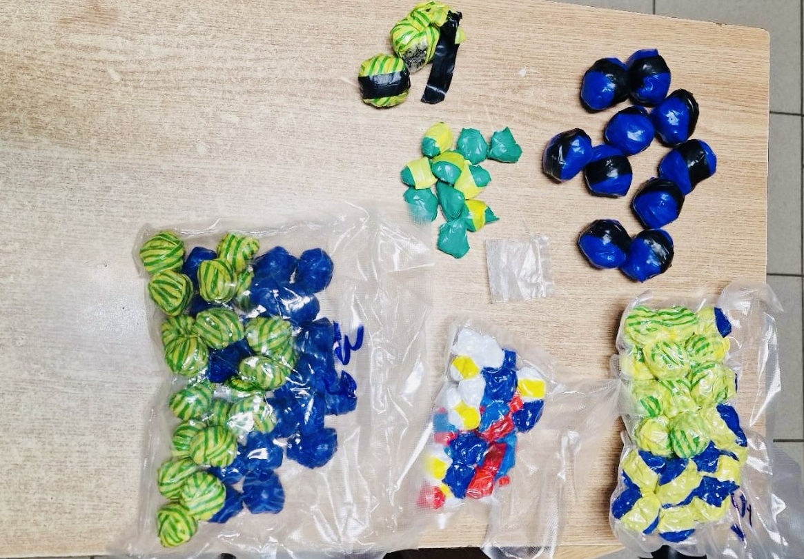 Egy egész kábítószer-arzenállal utazott egy buszon Debrecenben az ukrán férfi