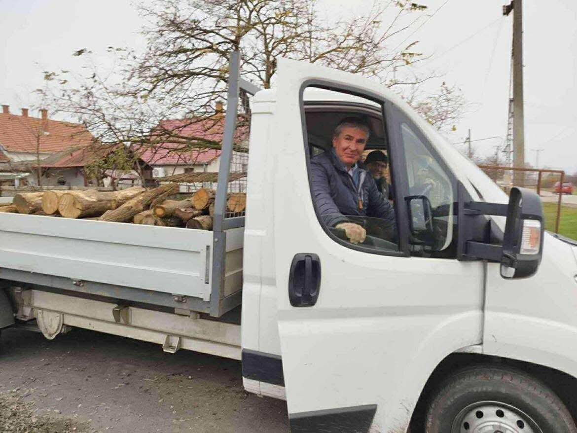 Bodó Sándor szociális tűzifa Bárándon