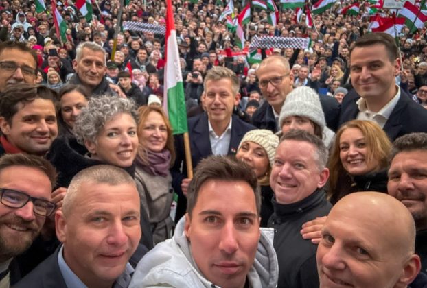 Magyar Péter tiszásokkal