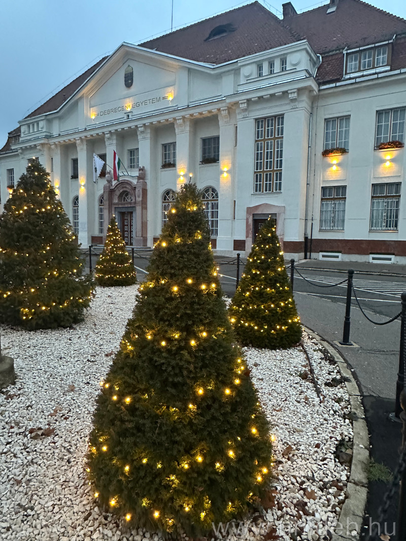 Klinika Debrecen ünnepi díszkivilágítás