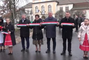 Kislányokat használtak biodíszletnek a fideszes Bodó Sándorék Földesen