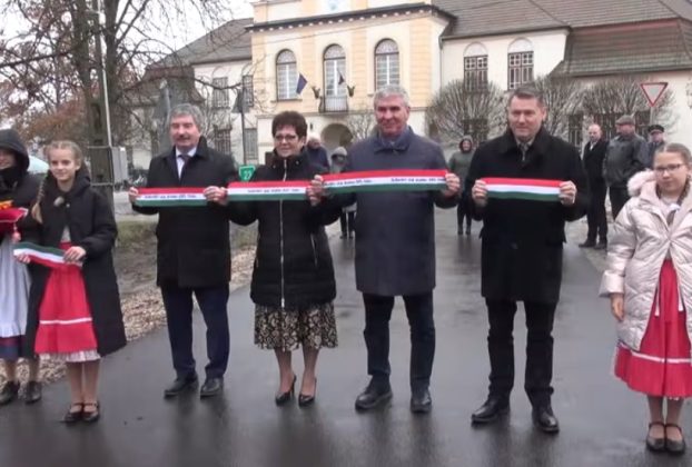 Kislányokat használtak biodíszletnek a fideszes Bodó Sándorék Földesen