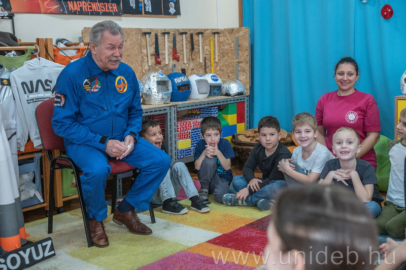 Farkas Bertalannal tökéletesítették űrutazási projektjüket a hajdúböszörményi ovisok