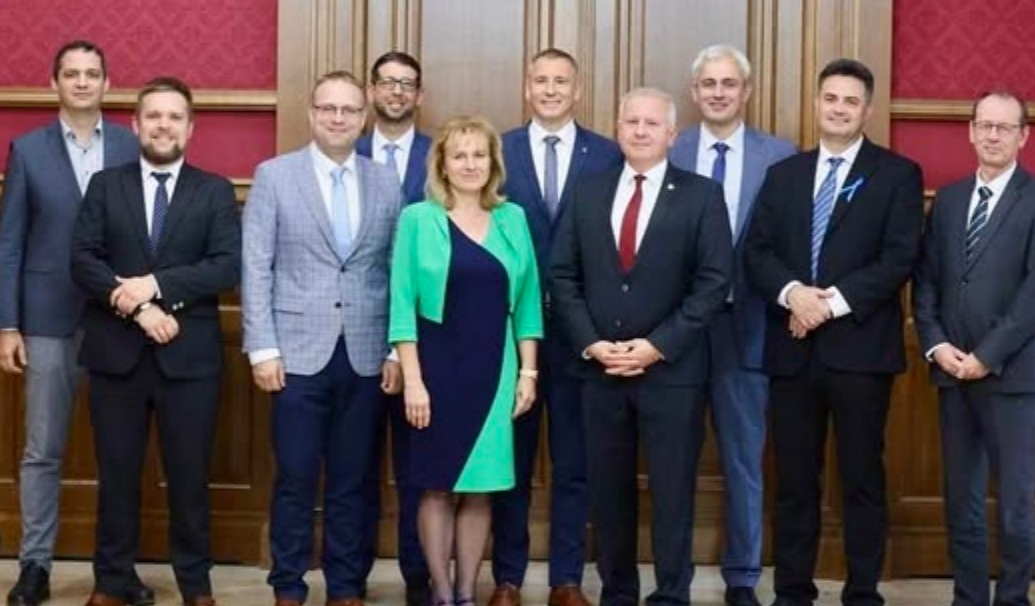 Tíz városvezető nem ült fel a Fidesz "tiszaadós" vonatára