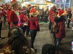 Karácsonyi táncos flashmob Debrecenben