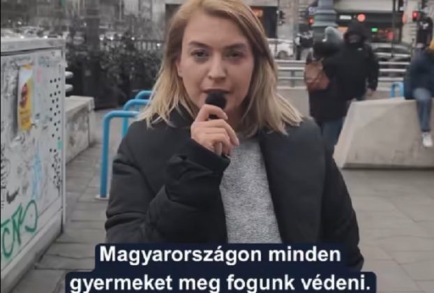 Tompa Enikő Magyar Péter tüntetésén