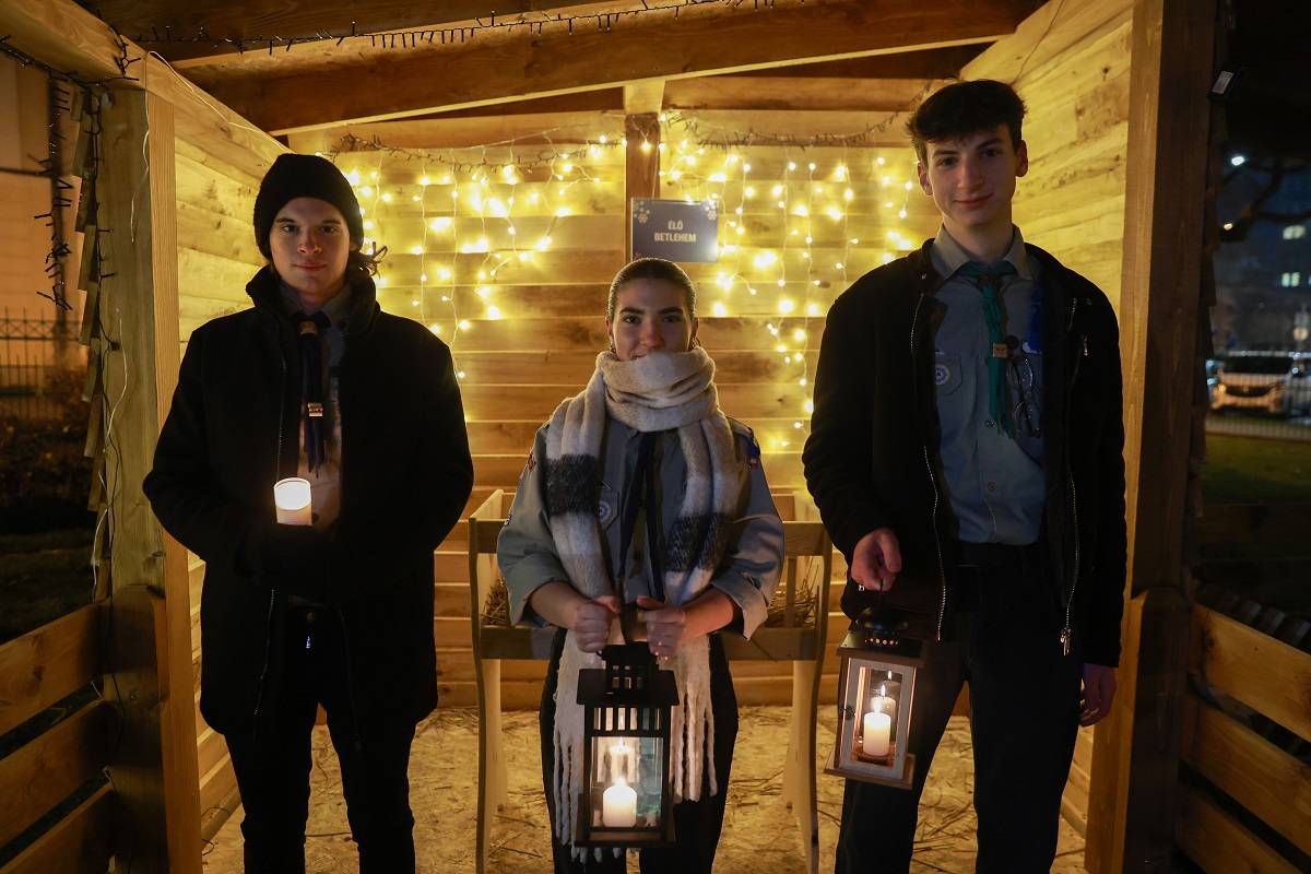 Megérkezett Debrecenbe a betlehemi láng