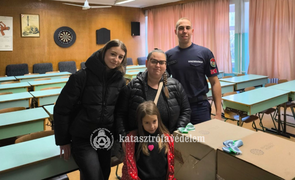 Egyszülős családoknak segítettek a hajdú-bihari tűzoltók