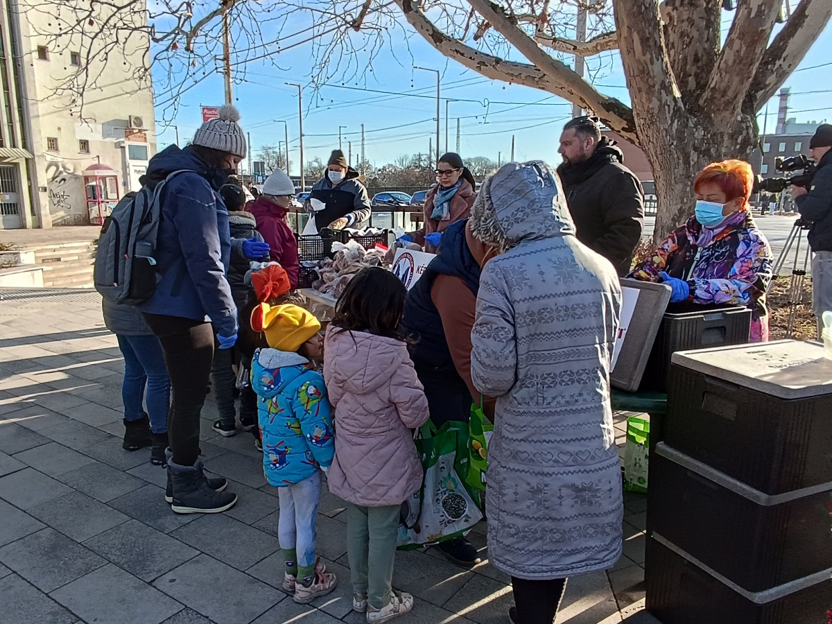 Karácsonyi ételosztás Debrecenben