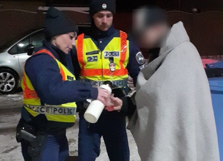 Fázó férfira figyeltek fel a debreceni rendőrök