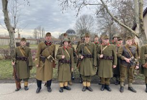 Tisztelegnek a doni hősök előtt a debreceni katonai iskola növendékei